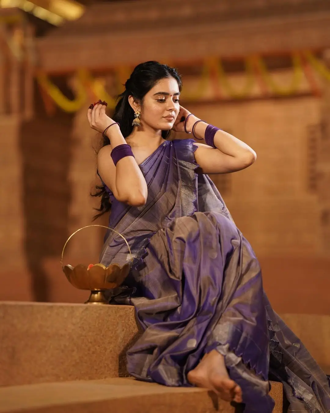 Kushita Kallapu In Traditional Violet Saree Sleeveless Blouse